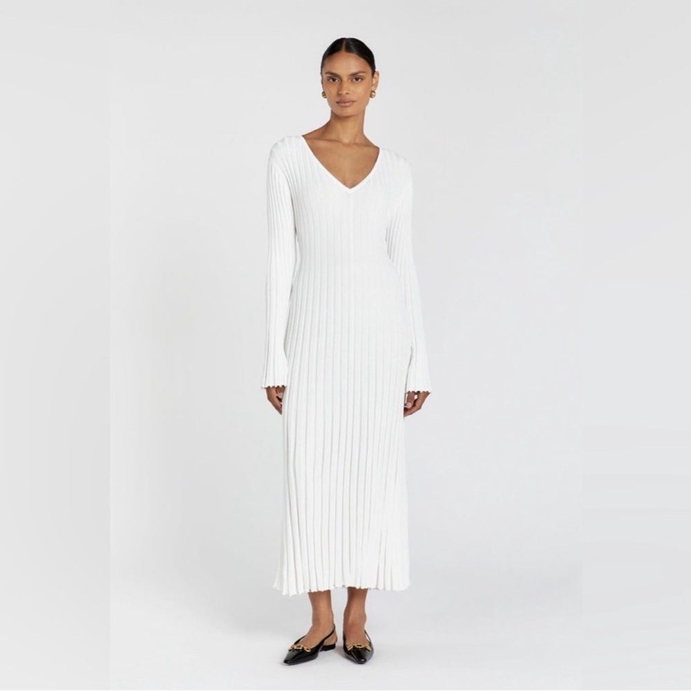 DISSH White Ribbed V-Neck Midi Dress